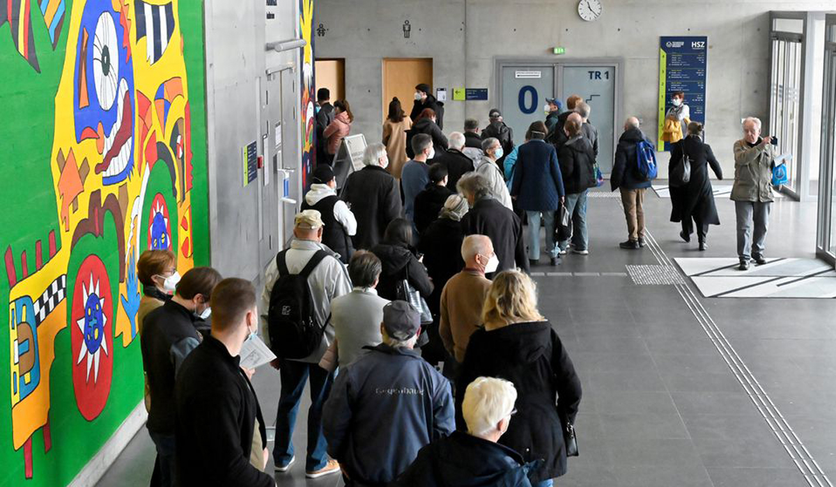 People queue up for vaccination in Dresden